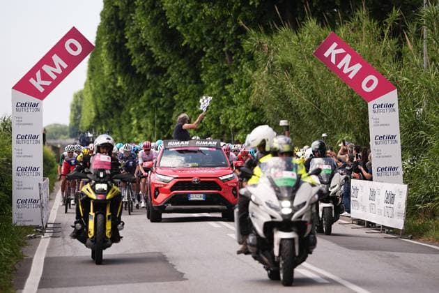 Start race during the stage 11 of the Giro d™Italia from Viareggio to Castelnovo ne Monti, Italy - Wednesday, May 21, 2025. - cycling.  Copyright: xMarcoxAlpozzi LaPressex