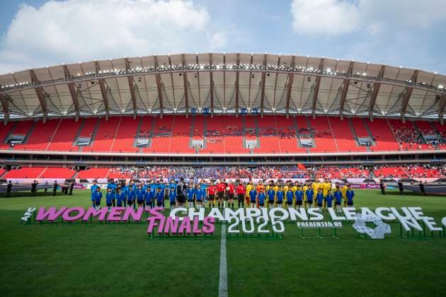 (250521) -- WUHAN, May 21, 2025 -- Players of both sides line up before the semifinal between Wuhan Jiangda Women s FC of China and Ho Chi Minh City Women s FC of Vietnam at the 2024 2025 AFC Women s Champions League in Wuhan, China, May 21, 2025. ) (SP)CHINA-WUHAN-FOOTBALL-AFC WOMEN S CHAMPIONS LEAGUE-SEMIFINAL (CN) WuxZhizun 