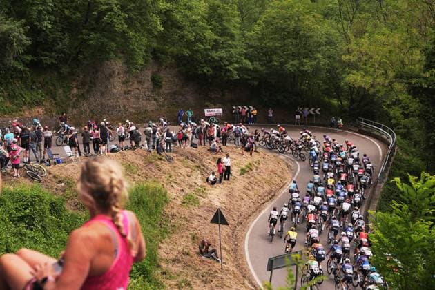 The pack rides cycles during the stage 11 of the Giro d™Italia from Viareggio to Castelnovo ne Monti, Italy - Wednesday, May 21, 2025. - cycling.  Copyright: xMarcoxAlpozzi LaPressex