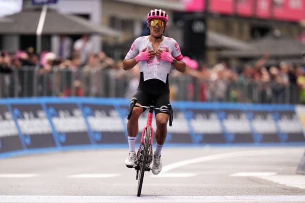 Carapaz Richard of Ef Education - Easypost Team winner of the stage during the stage 11 of the Giro d™Italia from Viareggio to Castelnovo ne Monti, Italy - Wednesday, May 21, 2025. - cycling.  Copyright: xFabioxFerrari LaPressex