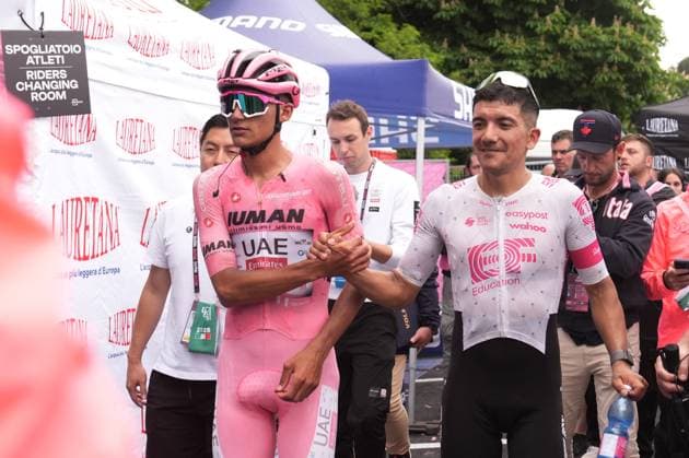 Del Toro Romero Isaac of Uae Team Emirates Xrg, pink jersey, and Carapaz Richard of Ef Education - Easypost, stage winner, during the stage 11 of the Giro d™Italia from Viareggio to Castelnovo ne Monti, Italy - Wednesday, May 21, 2025. - cycling.  Copyright: xMassimoxPaolone LaPressex
