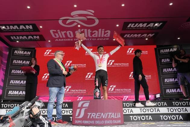 Carapaz Richard of Ef Education - Easypost Team winner of the stage during the stage 11 of the Giro d™Italia from Viareggio to Castelnovo ne Monti, Italy - Wednesday, May 21, 2025. - cycling.  Copyright: xFabioxFerrari LaPressex