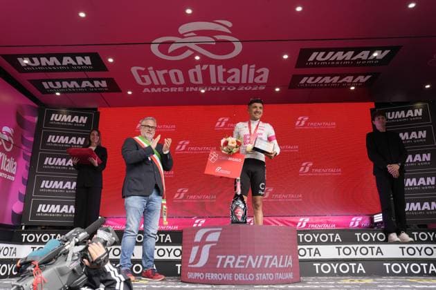 Carapaz Richard of Ef Education - Easypost Team winner of the stage during the stage 11 of the Giro d™Italia from Viareggio to Castelnovo ne Monti, Italy - Wednesday, May 21, 2025. - cycling.  Copyright: xFabioxFerrari LaPressex