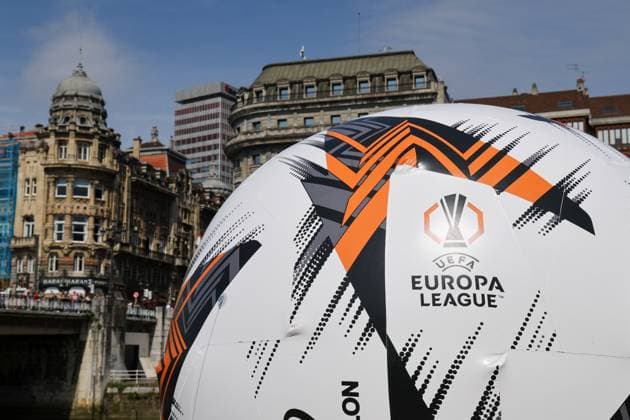 May 21, 2025, Bilbao, Catalogna, Spagna: Bilbao (ESP) Europa League Final 2025, Village organized for Manchester and Tottenham fans before the match.In Photo: fans of the two teams playing and waiting for the final Bilbao Spagna - ZUMAs236 20250521_aap_s236_066 Copyright: xFabioxSassox