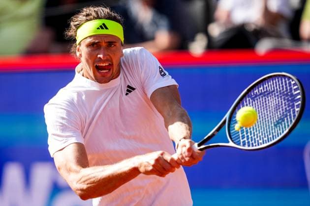 HAMBURG, GERMANY - MAY 21: Alexander Zverev of Germany plays a backhand in his Men s Singles Second Round match against Alexandre Muller of France during Day Five of the Bitpanda Hamburg Open at Am Rothenbaum on May 21, 2025 in Hamburg, Germany. (Photo by Rene Nijhuis) SPO  Copyright: xRenexNijhuis