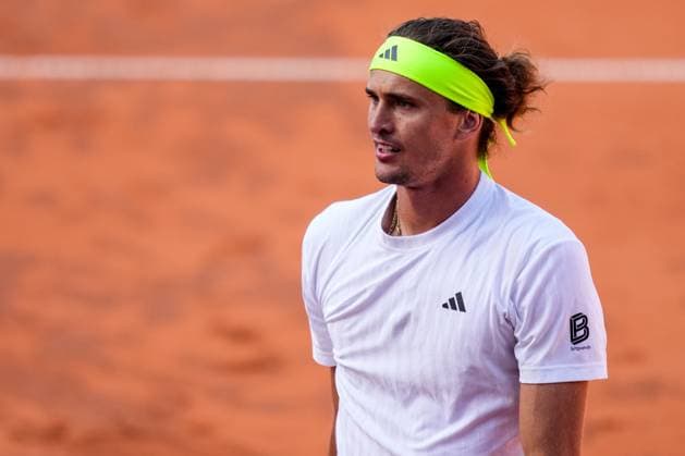 HAMBURG, GERMANY - MAY 21: Alexander Zverev of Germany looks on in his Men s Singles Second Round match against Alexandre Muller of France during Day Five of the Bitpanda Hamburg Open at Am Rothenbaum on May 21, 2025 in Hamburg, Germany. (Photo by Rene Nijhuis) SPO  Copyright: xRenexNijhuis