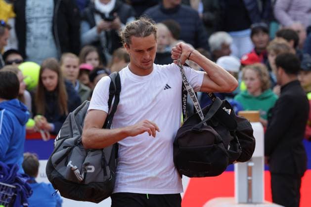 GER, Hamburg, xFSx , ATP, Tennis Herren 500 , Herren Tennistunier Bitpanda Hamburg Open 2025, Achtelfinale 21.05.2025 Alexander Zverev (GER) enttaeuscht, enttaeusch schauend, dissapointed, traurig, frustriert, frust, gefrustet Copyright: HMBxMedia FernandoxSoares
