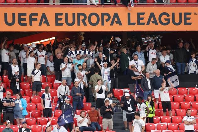 Bilbao, Spanien 21.05.2025 Uefa Europa League Finale 2025 Tottenham Hotspur - Manchester United, ManU v.l., Tottenham Hotspur Fans begrüssen die Mannschaft Copyright: JoaquimxFerreira