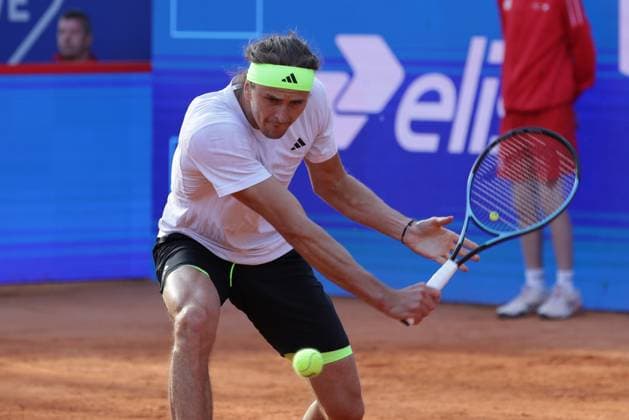 GER, Hamburg, xFSx , ATP, Tennis Herren 500 , Herren Tennistunier Bitpanda Hamburg Open 2025, Achtelfinale 21.05.2025 Alexander Zverev (GER) spielt eine Rueckhand Copyright: HMBxMedia FernandoxSoares