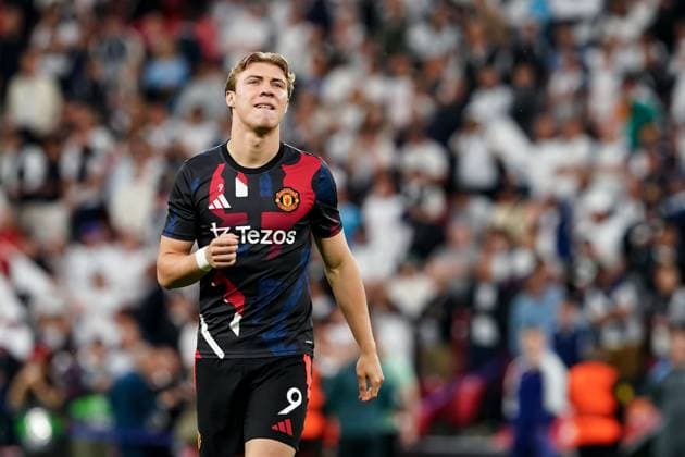 21 05 2025, Bilbao, San Mames, UEFA Europa League Final, Rasmus Hojlund (9 Manchester United, ManU during warm up prior to the match Bilbao San Mames Basque Country Spain Copyright: xJustPictures.ch DanielaxPorcellix jp-en-DaPo-20250521-DP109293