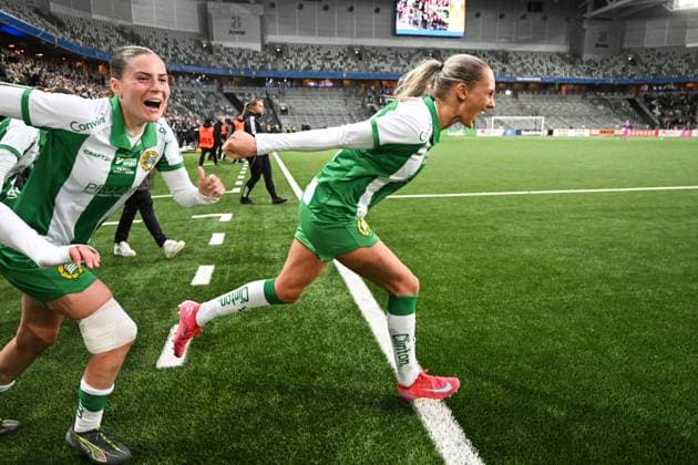250521 Hammarbys Smilla Vallotto och Ellen Wangerheim jublar efter finalen i Svenska Cupen mellan Hammarby och IFK Norrköping den 21 maj 2025 i Stockholm. Copyright: MAXIMxTHORE BB250521MT072