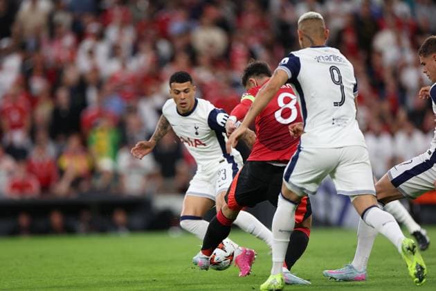 Bilbao, Spanien 21.05.2025 Uefa Europa League Finale 2025 Tottenham Hotspur - Manchester United, ManU v.l., Torschuss von Bruno Fernandes (Manchester United) Copyright: JoaquimxFerreira