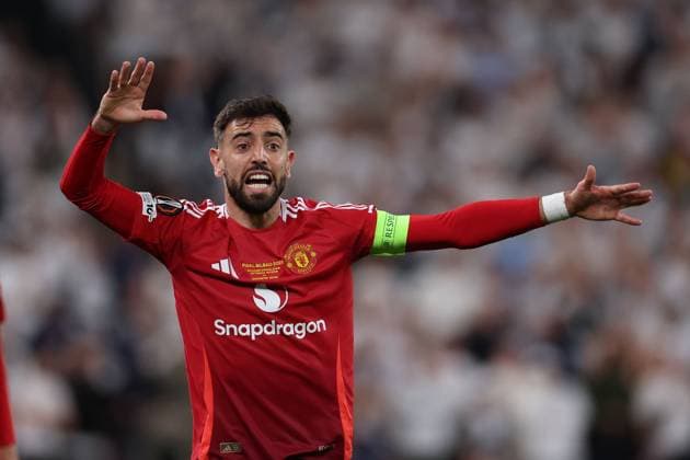Bilbao, Spanien 21.05.2025 Uefa Europa League Finale 2025 Tottenham Hotspur - Manchester United, ManU v.l., Bruno Fernandes (Manchester United), gibt Anweisungen, gestikuliert, mit den Armen gestikulieren gives instructions, gesticulate. Copyright: JoaquimxFerreira