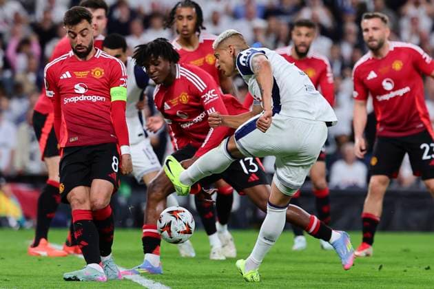 Richarlison de Andrade of Tottenham Hotspur, challenged by Bruno Fernandes and Patrich Dorgu of Manchester United, ManU in action during the 2024 2025 Europa League Final football match between Tottenham Hotspur and Manchester United at San Mames stadium in Bilbao (Spain), May 21st, 2025. CesarexPurini