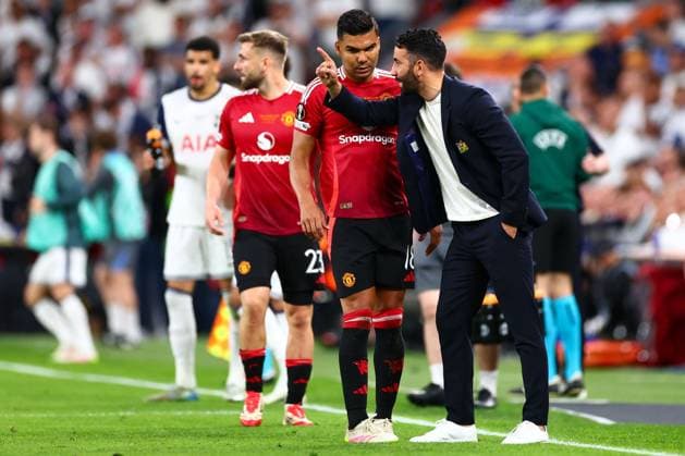 Ruben Amorim manager of Manchester United, ManU talks with Casemiro of Manchester United Tottenham Hotspur v Manchester United, Europa League Final, Football, San Mames Stadium, Bilbao, Spain - 21 May 2025 EDITORIAL USE ONLY No use with unauthorised audio, video, data, fixture lists, club league logos or live services. Online in-match use limited to 120 images, no video emulation. No use in betting, games or single club league player publications. Copyright: xJamesxMarsh Shutterstockx 15312890cu
