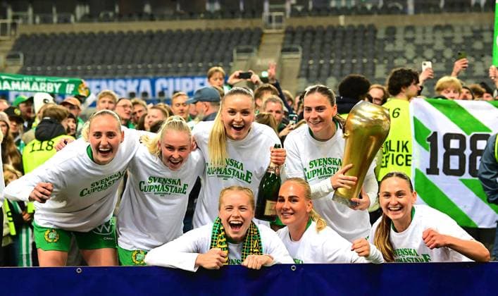 3Arena, Stockholm , Sweden, May 21st 2025: Hammarby IF FF Norwegian players with the trophy after the final of the Swedish Cup on May 21st 2025 between Hammarby IF and IFK Norrkoping at 3Arena in Stockholm, Sweden (Peter Sonander SPP) Copyright: xPeterxSonander SPPx spp-en-PeSo-PSon-20250521-211915_PS_4276