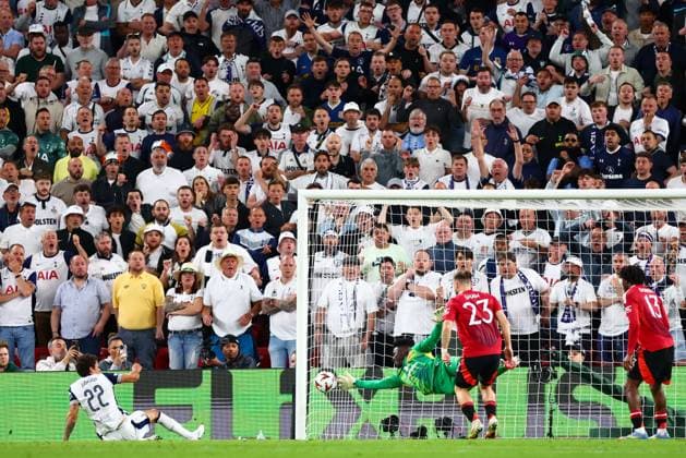 Luke Shaw of Manchester United, ManU appears to score an own goal to make it 1-0 to Tottenham Hotspur but Brennan Johnson of Tottenham Hotspur claims it Tottenham Hotspur v Manchester United, Europa League Final, Football, San Mames Stadium, Bilbao, Spain - 21 May 2025 EDITORIAL USE ONLY No use with unauthorised audio, video, data, fixture lists, club league logos or live services. Online in-match use limited to 120 images, no video emulation. No use in betting, games or single club league player publications.  Copyright: xJamesxMarsh Shutterstockx 15312890db