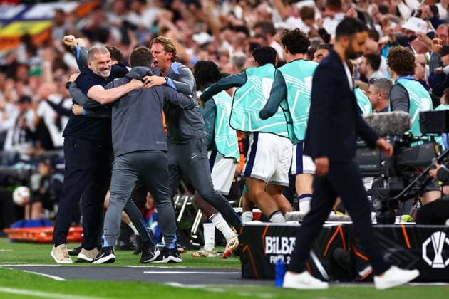 Sport Bilder des Tages Ange Postecoglou manager of Tottenham Hotspur celebrates the opening goal Tottenham Hotspur v Manchester United, ManU Europa League Final, Football, San Mames Stadium, Bilbao, Spain - 21 May 2025 EDITORIAL USE ONLY No use with unauthorised audio, video, data, fixture lists, club league logos or live services. Online in-match use limited to 120 images, no video emulation. No use in betting, games or single club league player publications.  Copyright: xJamesxMarsh Shutterstockx 15312890dc
