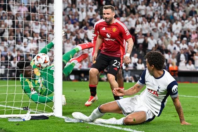 Sport Bilder des Tages Bilbao, Estadio San Mames, 21.05.25, ESP, Herren, UEFA Europa League Finale 2025, Saison 2024-2025, Tottenham Hotspur - Manchester United, ManU Bild: Brennan JOHNSON (Tottenham) macht das Tor zum 1:0 UEFA regulations prohibit any use of photographs as image sequences and or quasi-video. Bizkaia Spanien