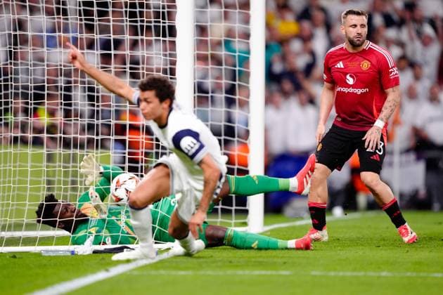 Luke Shaw of Manchester United, ManU appears dejected as Brennan Johnson of Tottenham Hotspur scores the opening goal Tottenham Hotspur v Manchester United, Europa League Final, Football, San Mames Stadium, Bilbao, Spain - 21 May 2025 EDITORIAL USE ONLY No use with unauthorised audio, video, data, fixture lists, club league logos or live services. Online in-match use limited to 120 images, no video emulation. No use in betting, games or single club league player publications.  Copyright: xGokhanxTaner Shutterstockx 15312892du