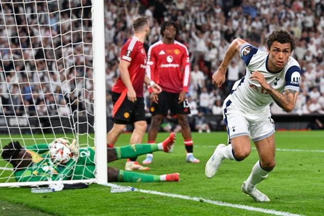 Sport Themen der Woche KW21 Sport Bilder des Tages Bilbao, Estadio San Mames, 21.05.25, ESP, Herren, UEFA Europa League Finale 2025, Saison 2024-2025, Tottenham Hotspur - Manchester United, ManU Bild: Brennan JOHNSON (Tottenham) jubelt nach seinem Tor zum 1:0 UEFA regulations prohibit any use of photographs as image sequences and or quasi-video. Bizkaia Spanien *** Bilbao, Estadio San Mames, 21 05 25, ESP, Men, UEFA Europa League Final 2025, Season 2024 2025, Tottenham Hotspur Manchester United picture Brennan JOHNSON Tottenham cheers after his goal to 1 0 UEFA regulations prohibit any use of photographs as image sequences and or quasi video Bizkaia Spain
