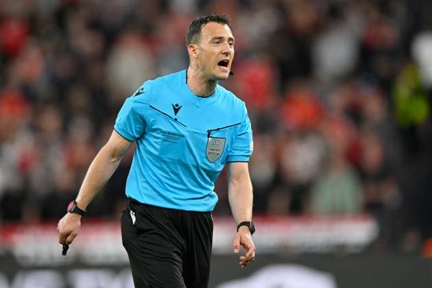 Bilbao, Estadio San Mames, 21.05.25, ESP, Herren, UEFA Europa League Finale 2025, Saison 2024-2025, Tottenham Hotspur - Manchester United, ManU Bild: Schiedsrichter Felix ZWAYER UEFA regulations prohibit any use of photographs as image sequences and or quasi-video. Bizkaia Spanien