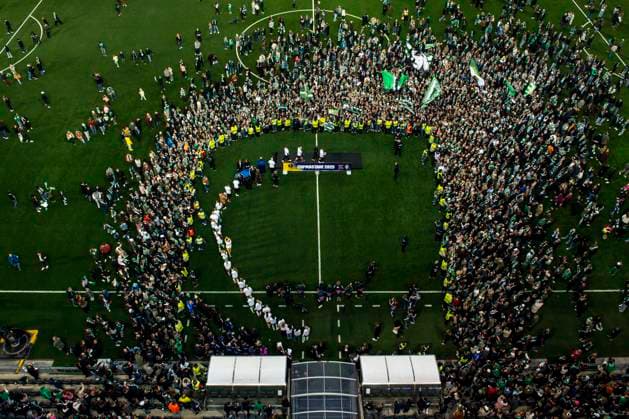 250521 Hammarbys spelare gör entrÃ till pokallyftet efter finalen i Svenska Cupen mellan Hammarby och IFK Norrköping den 21 maj 2025 i Stockholm. Copyright: MAXIMxTHORE BB250521MT135