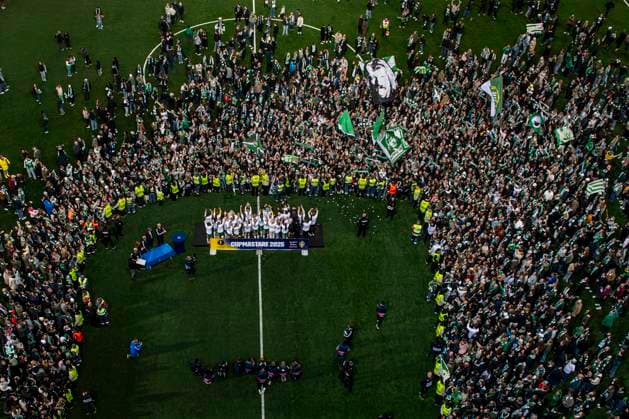 Sport Bilder des Tages 250521 Hammarbys spelare jublar och lyfter pokalen efter finalen i Svenska Cupen mellan Hammarby och IFK Norrköping den 21 maj 2025 i Stockholm. Copyright: MAXIMxTHORE BB250521MT136