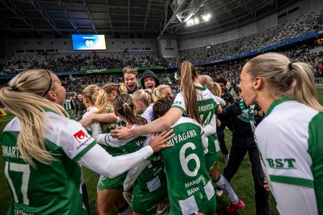 250521 Hammarbys Ellen Wangerheim, Stina Lennartsson, Asato Miyagawa och Bella Andersson jublar efter finalen i Svenska Cupen mellan Hammarby och IFK Norrköping den 21 maj 2025 i Stockholm. Copyright: MAXIMxTHORE BB250521MT141