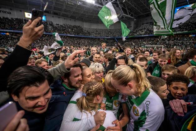 250521 Hammarbys Alice Carlsson och malvakt Moa Edrud jublar efter finalen i Svenska Cupen mellan Hammarby och IFK Norrköping den 21 maj 2025 i Stockholm. Copyright: MAXIMxTHORE BB250521MT146