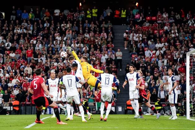 21 05 2025, Bilbao, San Mames, UEFA Europa League Final, Guglielmo Vicario (1 Tottenham) makes a save Bilbao San Mames Basque Country Spain Copyright: xJustPictures.ch DanielaxPorcellix jp-en-DaPo-20250521-DP201510