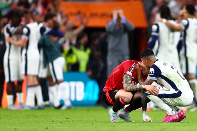 Pedro Porro of Tottenham Hotspur consoles Alejandro Garnacho of Manchester United, ManU after the full time whistle Tottenham Hotspur v Manchester United, Europa League Final, Football, San Mames Stadium, Bilbao, Spain - 21 May 2025 EDITORIAL USE ONLY No use with unauthorised audio, video, data, fixture lists, club league logos or live services. Online in-match use limited to 120 images, no video emulation. No use in betting, games or single club league player publications.  Copyright: xJamesxMarsh Shutterstockx 15312890ei