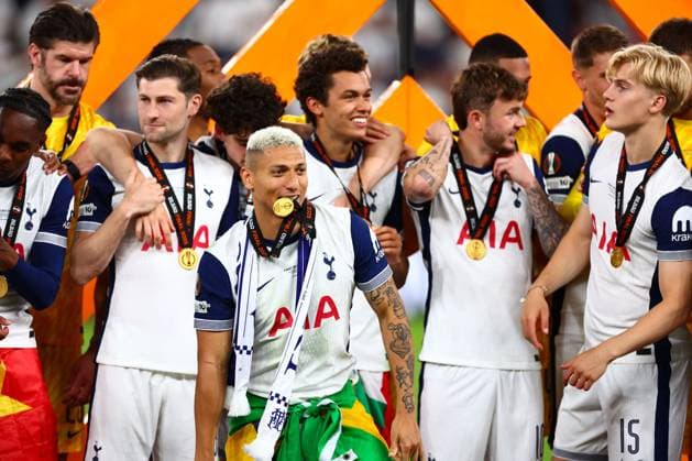 Richarlison of Tottenham Hotspur celebrates Tottenham Hotspur v Manchester United, ManU Europa League Final, Football, San Mames Stadium, Bilbao, Spain - 21 May 2025 EDITORIAL USE ONLY No use with unauthorised audio, video, data, fixture lists, club league logos or live services. Online in-match use limited to 120 images, no video emulation. No use in betting, games or single club league player publications. Copyright: xJamesxMarsh Shutterstockx 15312890fb