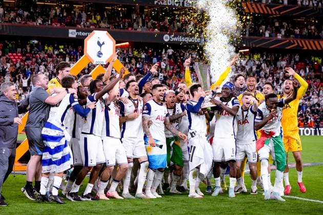 Tottenham Hotspur v Manchester United, ManU - UEFA Europa League Final 2025 Son Heung-Min of Tottenham Hotspur celebrates with his teammates lifting up the trophy at the end of the UEFA Europa League Final match between Tottenham Hotspur and Manchester United at San Mames Stadium on May 21, 2025 in Bilbao, Spain. Bilbao San Mames Stadium Spain Copyright: xGiuseppexMaffiax UEL_Final_Tottenham-ManchesterUnited_210525_DSC0551