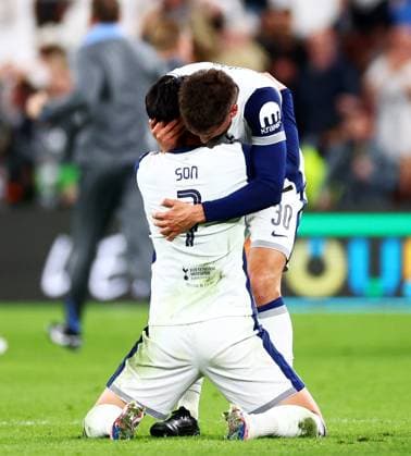Son Heung-Min of Tottenham Hotspur and Rodrigo Bentancur of Tottenham Hotspur at full time. Tottenham Hotspur v Manchester United, ManU Europa League Final, Football, San Mames Stadium, Bilbao, Spain - 21 May 2025 EDITORIAL USE ONLY No use with unauthorised audio, video, data, fixture lists, club league logos or live services. Online in-match use limited to 120 images, no video emulation. No use in betting, games or single club league player publications. Copyright: xJamesxMarsh Shutterstockx 15312890gf