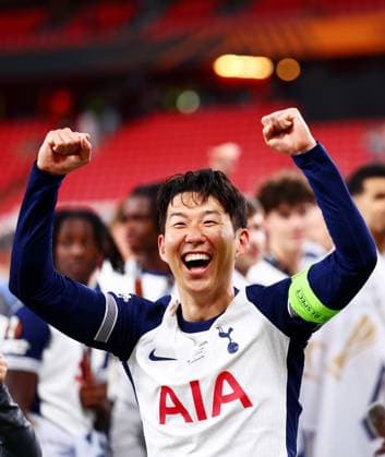 Son Heung-Min of Tottenham Hotspur celebrates. Tottenham Hotspur v Manchester United, ManU Europa League Final, Football, San Mames Stadium, Bilbao, Spain - 21 May 2025 EDITORIAL USE ONLY No use with unauthorised audio, video, data, fixture lists, club league logos or live services. Online in-match use limited to 120 images, no video emulation. No use in betting, games or single club league player publications. Copyright: xJamesxMarsh Shutterstockx 15312890gr