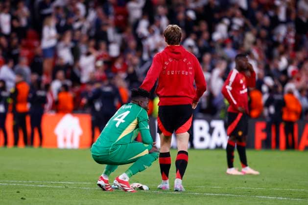 May 22, 2025, Bilbao, Vizcaya, Spain: Andre Onana of Manchester United, ManU laments during the Final UEFA Europa League football match played between Tottenham Hotspur FC and Manchester United at San Mames stadium on May 21, 2025, in Bilbao, Vizcaya, Spain. Bilbao Spain - ZUMAa181 20250522_zaa_a181_004 Copyright: xDennisxAgyemanx