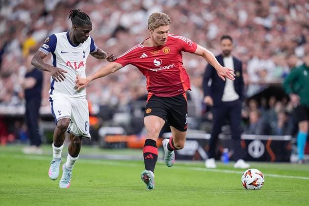 Yves Bissouma of Tottenham Hotspur and Rasmus Hojlund of Manchester United, ManU compete for the ball during the UEFA Europa League Final match between Tottenham Hotspur and Manchester United at the Estadio de San MamÃ s, Bilbao, Spain on 21 May 2025. Copyright: xGiuseppexMaffiax 43290007