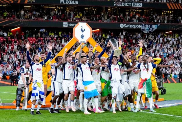 Son Heung-Min of Tottenham Hotspur lifts the trophy during the UEFA Europa League Final match between Tottenham Hotspur and Manchester United, ManU at the Estadio de San MamÃ s, Bilbao, Spain on 21 May 2025. Copyright: xGiuseppexMaffiax 43290027