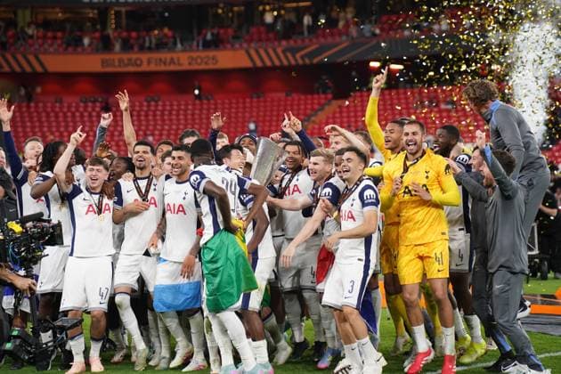 2025 UEFA Europa League Final: Tottenham Hotspur F.C. vs. Manchester United, ManU F.C. Captain Heung-Min Son of Tottenham Hotspur F.C. lifts the trophy, as Tottenham are crowned champions after the 2025 UEFA Europa League Final: Tottenham Hotspur F.C. vs. Manchester United F.C. match on 21 May 2025, at San Mames Stadium, in Bilbao, Spain Bilbao San Mames Stadium Spain Copyright: xAlexandraxFechetex DSC01672