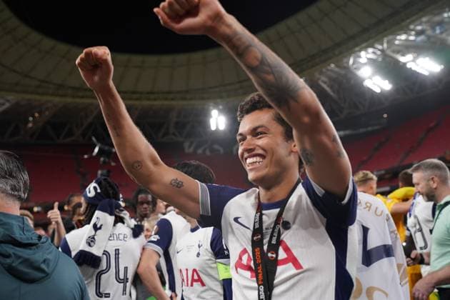 2025 UEFA Europa League Final: Tottenham Hotspur F.C. vs. Manchester United, ManU F.C. Tottenham are crowned champions after the 2025 UEFA Europa League Final: Tottenham Hotspur F.C. vs. Manchester United F.C. match on 21 May 2025, at San Mames Stadium, in Bilbao, Spain Bilbao San Mames Stadium Spain Copyright: xAlexandraxFechetex DSC02392