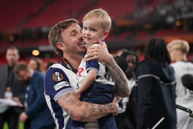 2025 UEFA Europa League Final: Tottenham Hotspur F.C. vs. Manchester United, ManU F.C. James Maddison celebrates, as Tottenham are crowned champions after the 2025 UEFA Europa League Final: Tottenham Hotspur F.C. vs. Manchester United F.C. match on 21 May 2025, at San Mames Stadium, in Bilbao, Spain Bilbao San Mames Stadium Spain Copyright: xAlexandraxFechetex DSC02607
