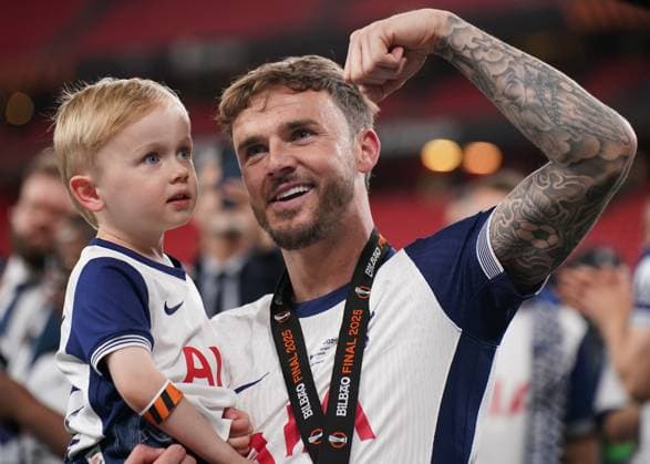 2025 UEFA Europa League Final: Tottenham Hotspur F.C. vs. Manchester United, ManU F.C. James Maddison celebrates, as Tottenham are crowned champions after the 2025 UEFA Europa League Final: Tottenham Hotspur F.C. vs. Manchester United F.C. match on 21 May 2025, at San Mames Stadium, in Bilbao, Spain Bilbao San Mames Stadium Spain Copyright: xAlexandraxFechetex DSC0263501