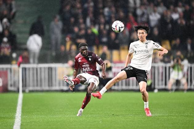 FC Metz v Stade de Reims - Playoffs Ligue 1 McDonald s Ligue 2 BKT 2024 2025, first leg 39 Koffi-Franck KOUAO (fcm) - 17 Keito NAKAMURA (sdr) during the playoffs match between Metz and Reims at Stade Saint-Symphorien on May 21, 2025 in Metz, France. Metz France  Copyright: xFEPx 776325767