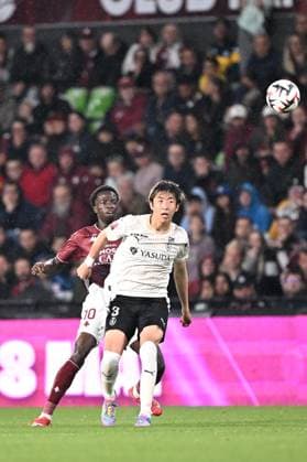 FC Metz v Stade de Reims - Playoffs Ligue 1 McDonald s Ligue 2 BKT 2024 2025, first leg 03 Hiroki SEKINE (sdr) - 10 Pape Amadou DIALLO (fcm) during the playoffs match between Metz and Reims at Stade Saint-Symphorien on May 21, 2025 in Metz, France. Metz France  Copyright: xFEPx 776325767