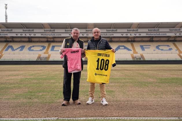 From left Modena FC president Carlo Rivetti, and Mauro Vegni during the celebratory moment near the marble plaque commemorating Fausto Coppi s feat at the 1940 Giro in Modena, Italy before the stage 12 of the Giro d™Italia from Modena to Viadana (Oglio-Po), Italy - Thursday, May 22, 2025. - cycling.  Copyright: xMarcoxAlpozzi LaPressex