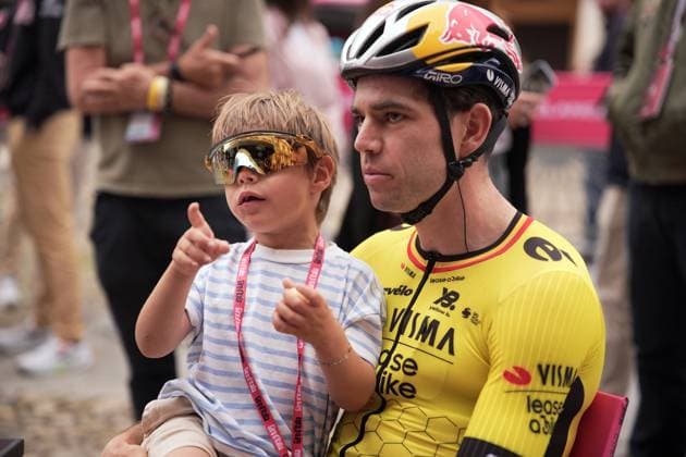Van Aert Wout of Team Visma Lease A Bike with his son during the stage 12 of the Giro d™Italia from Modena to Viadana (Oglio-Po), Italy - Thursday, May 22, 2025. - cycling.  Copyright: xMarcoxAlpozzi LaPressex