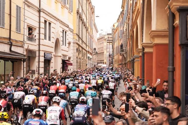 The start of the stage 12 of the Giro d™Italia from Modena to Viadana (Oglio-Po), Italy - Thursday, May 22, 2025. - cycling.  Copyright: xMassimoxPaolone LaPressex