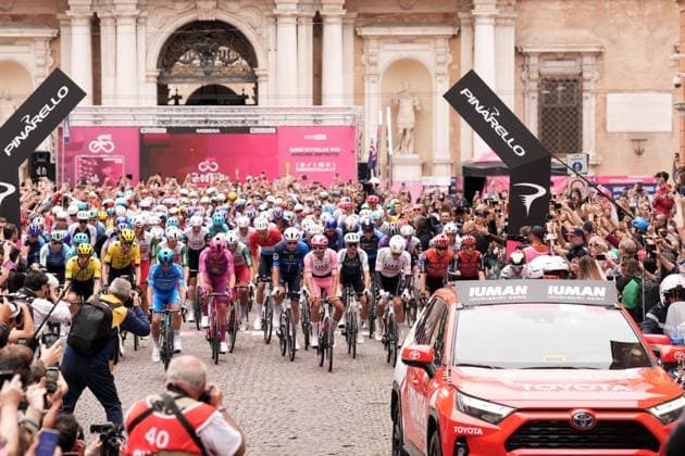 Riders at the start of the the stage 12 of the Giro d™Italia from Modena to Viadana (Oglio-Po), Italy - Thursday, May 22, 2025. - cycling.  Copyright: xMassimoxPaolone LaPressex