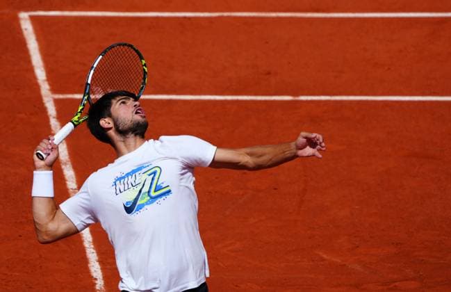 Carlos Alcaraz practices French Open Tennis, Thursday Previews, Qualifying and Practice, Tennis, Roland Garros, Paris, France - 22 May 2025 EDITORIAL USE ONLY No use with unauthorised audio, video, data, fixture lists, club league logos or live services. Online in-match use limited to 120 images, no video emulation. No use in betting, games or single club league player publications. Copyright: xJavierxGarcia Shutterstockx 15314609aa